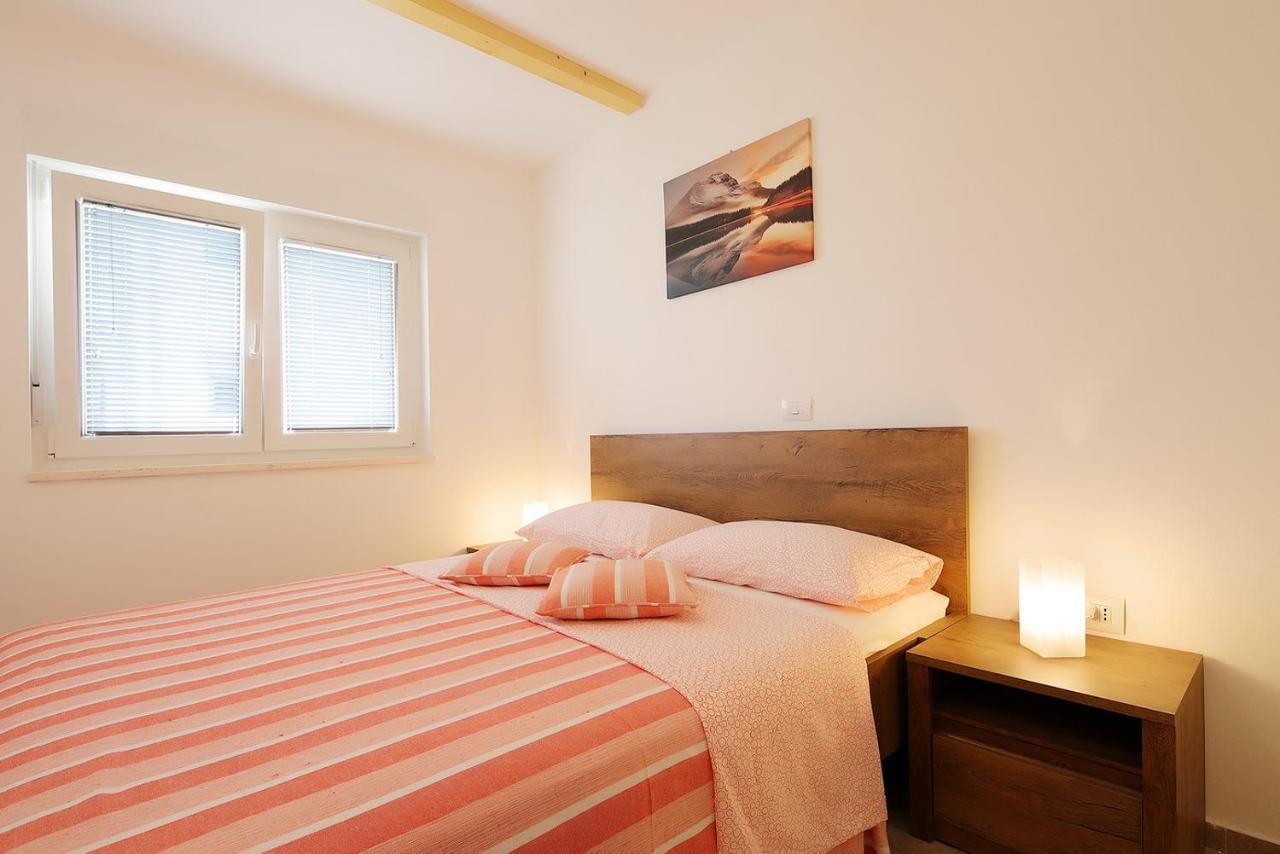 Apartments Sonja Шіло Екстер'єр фото