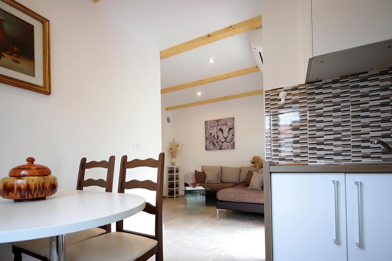Apartments Sonja Шіло Екстер'єр фото